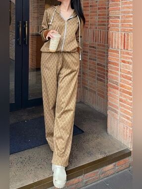 2pcs Brown Logo-Print Relaxed Track Pants And Hoodie Jacket Set